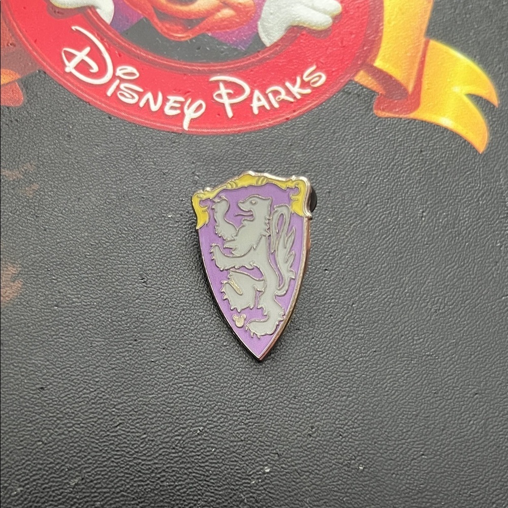 Disneyland king Arthur’s carrousel shield  Pin